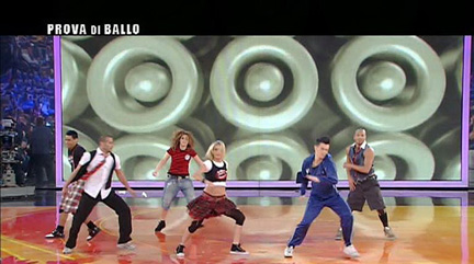 Adriano Bettinelli in una coreografia di hip-pop