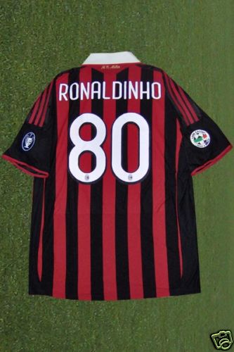 Su Ebay per il comitato Aurora la maglia di Ronaldinho