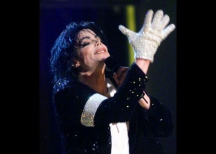 Il guanto di Michael Jackson venduto alla cifra record di 34.000 dollari