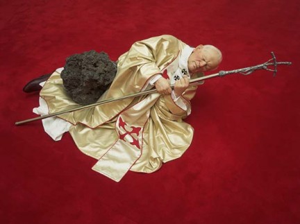 La Nona Ora il papa colpito da un meteorite di Maurizio Cattelan
