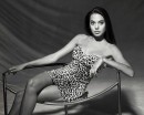 Le foto glamour di Angelina Jolie 15enne, ritratta da Harry Langdon, saranno messe all'asta