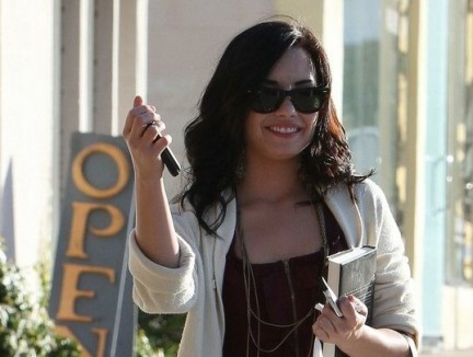Demi Lovato, in ciabatte a LA!