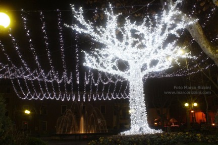 Le luci di Natale illuminano Desenzano del Garda