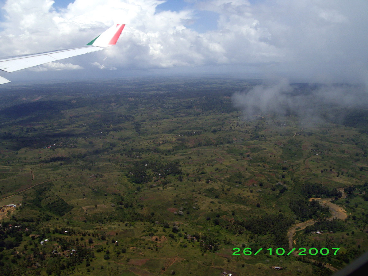 La savana vista dall'aereo vicino a mombasa