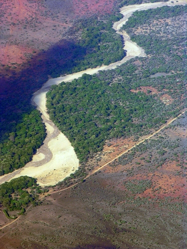 frattura della crosta terrestre al confine con la Tanzania