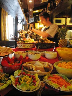 aperitivo meneghina abbon migliaia simo riunisce persone