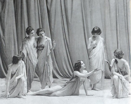 Isadora Duncan_Gruppo di ragazze in peplo