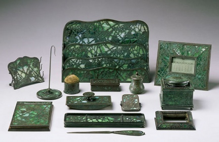 Louis Comfort Tiffany - Set da scrivania in favrile-glass e bronzo - 1910-1920 ca