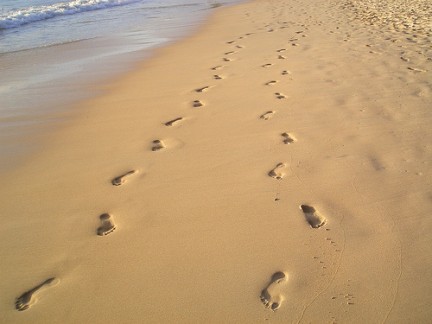 impronte sulla sabbia