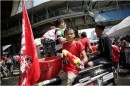 esercito delle camicie rosse dimostrano contro premier AbhisitVejjajiva