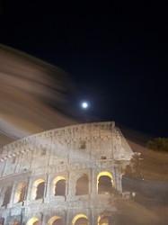 "Il Colosseo: simbolo di Roma"