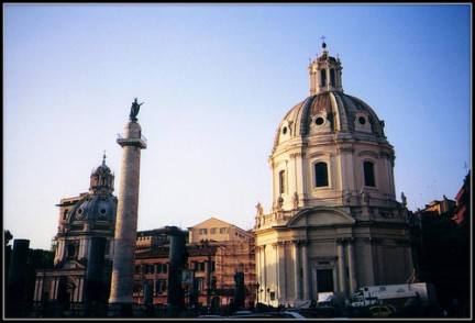 Colonna Traiana e Chiesa Santa Maria di Loreto