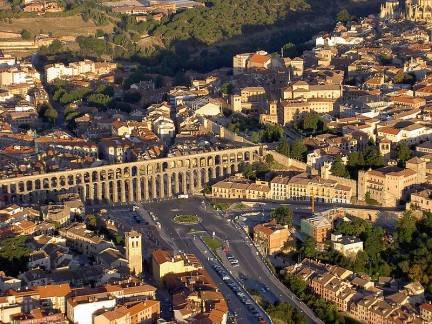 L'acquedotto romano di Segovia, che attraversa la città
