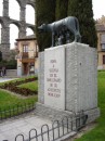 La lupa capitolina, tributo della città di Roma a Segovia