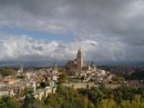 Vista della cattedrale e delle mura di Segovia