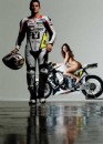 Playboy sale in sella del Moto GP