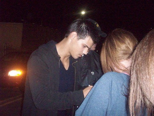 Taylor Lautner incontra i fans sul set di Abduction