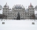 New York State Capitol in un giorno di neve