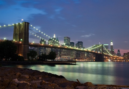 Scende la sera sul Brooklyn Bridge