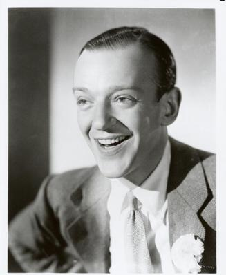 Un'immagine sorridente di Fred Astaire