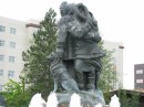 First Family Statue, vicino a Visitor Center, Fairbanks, Alaska