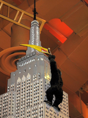 Toys R Us King Kong sale l' Empire State