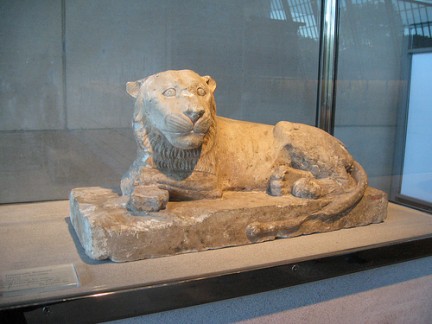 Scultura Egiziana di un leone